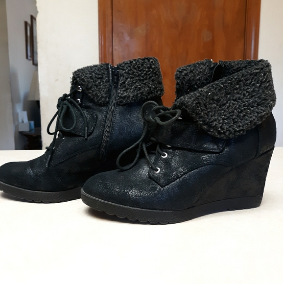 Black Winter Wedges - Picture 1 of 2